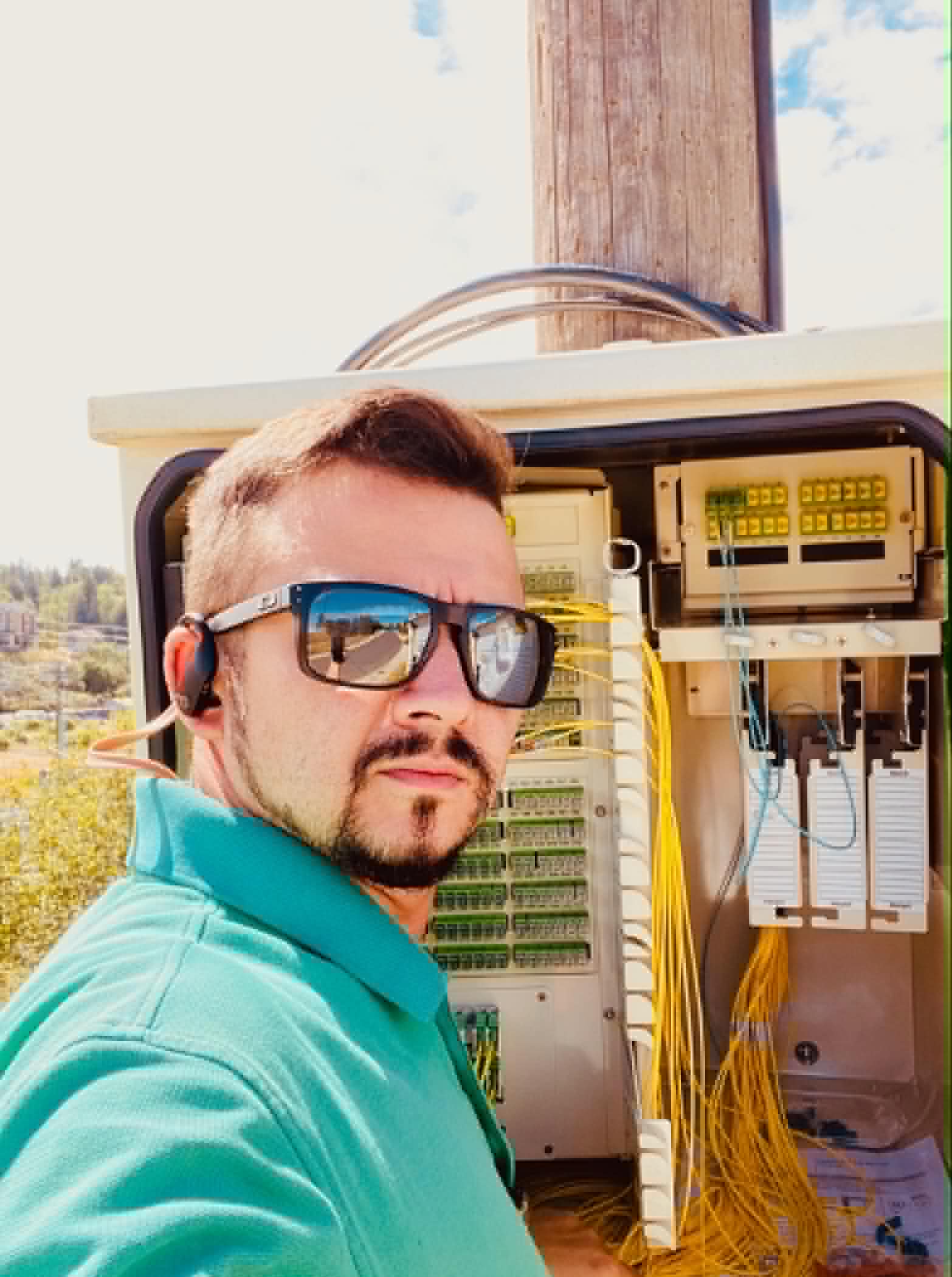 NW Fiber Co technician working on a fiber optic distribution cabinet in the Portland, OR metro